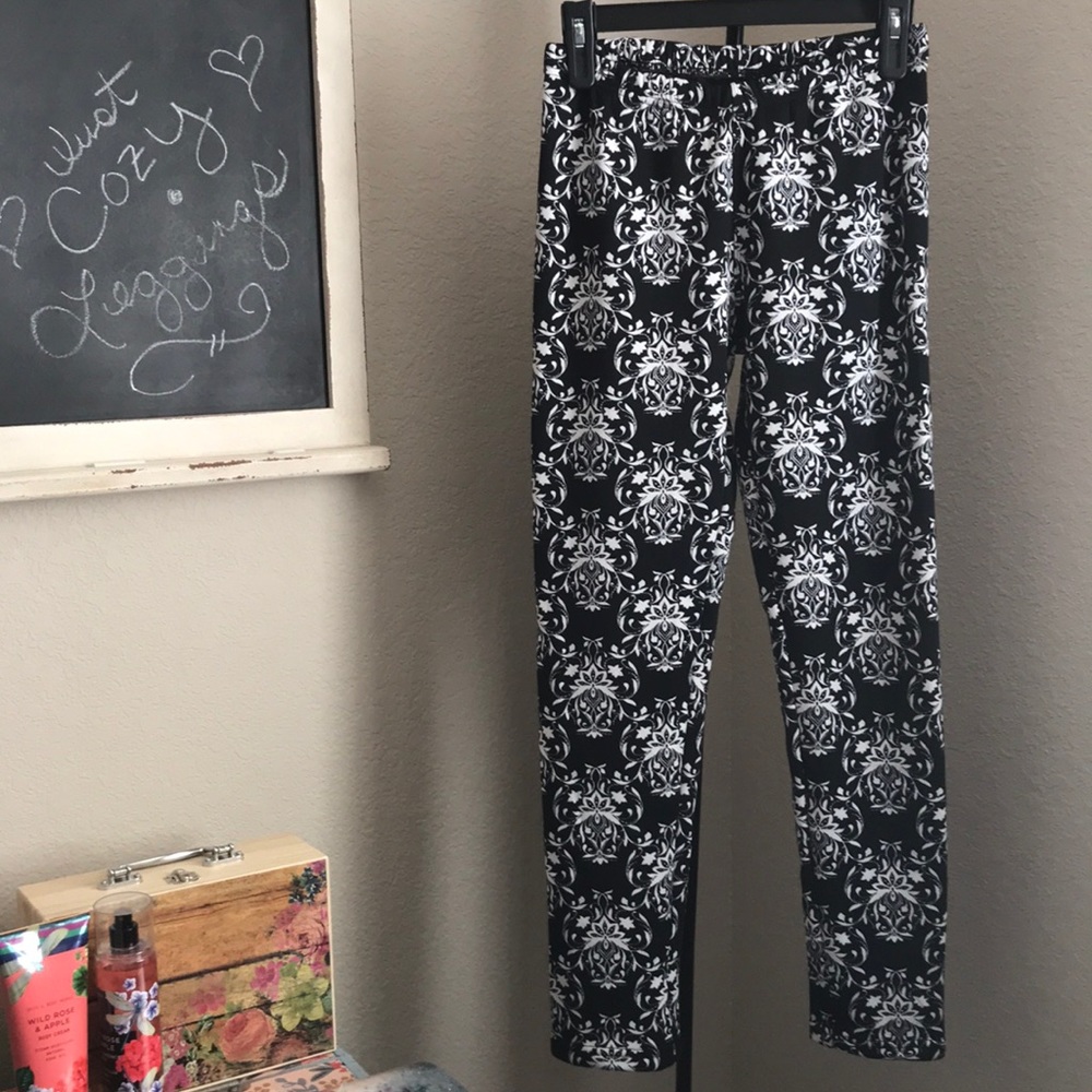 Just Cozy black and white lined leggings. OS